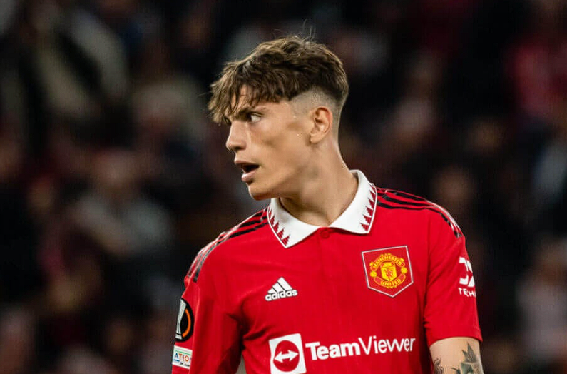 从青训视角看加纳乔：天赋、性格与成长潜力