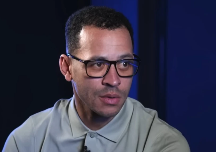 切尔西大胜维拉：罗塞尼尔盛赞球队表现与团队精神